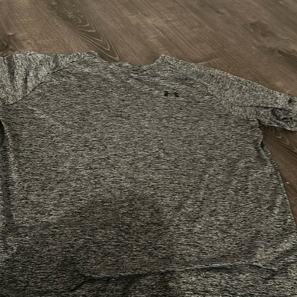 Men’s XXL Under Armour tech tee- like new.